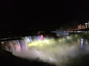 horseshoe falls at night